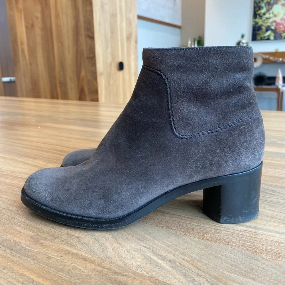 Aquatalia - Women’s Grey Suede Ankle heel Boots, Size 7